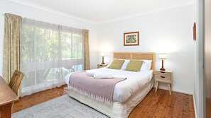 3 bedrooms, Internet, bed sheets - Surf Beach Views - light filled space 200m from surf beach (Kiama)