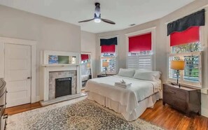 2 bedrooms, iron/ironing board, WiFi - Banana Cottage: Hot Tub & Sun Deck (Savannah)