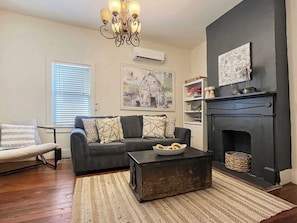 テレビ、書斎 / ワークスペース