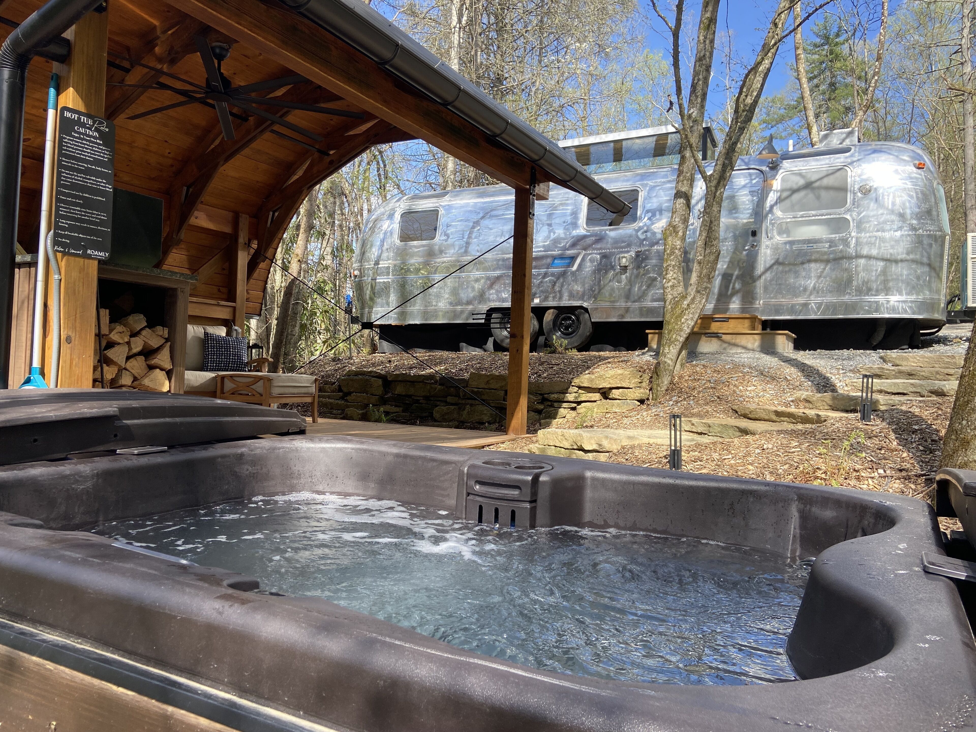 Outdoor spa tub