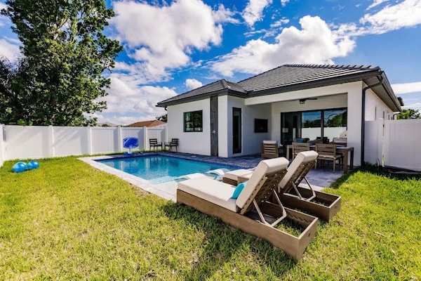 Come take a dip in the private pool. | Brisa del Mar by Boutiq Luxury Vacation Rentals | Naples, Florida