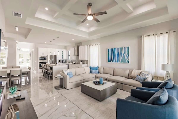 TV, fotballspill, bøker og kontorer