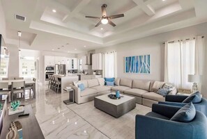 Televisión, futbolito, libros y oficina 