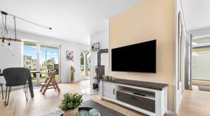 TV, fireplace - Luna's Shelter - Infrarotsauna, Ebenerdig, Kamin, Terrasse, Hundefreundlich (Olpenitz)