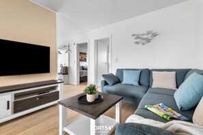 TV, fireplace - Lunas Shelter - Infrared sauna, shower, fireplace, terrace, underfloor heating (Olpenitz)