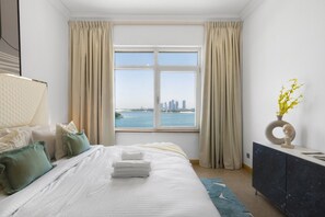 4 bedrooms, iron/ironing board, WiFi, bed sheets - Breathtaking Sea View Mahogany 4BR in PalmJumeirah (Dubai)