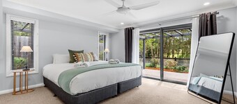 TEE TO GREENS - THE VINTAGE HOLIDAY HOUSES