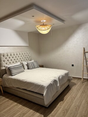 2 chambres, fer et planche à repasser, Wi-Fi, draps fournis