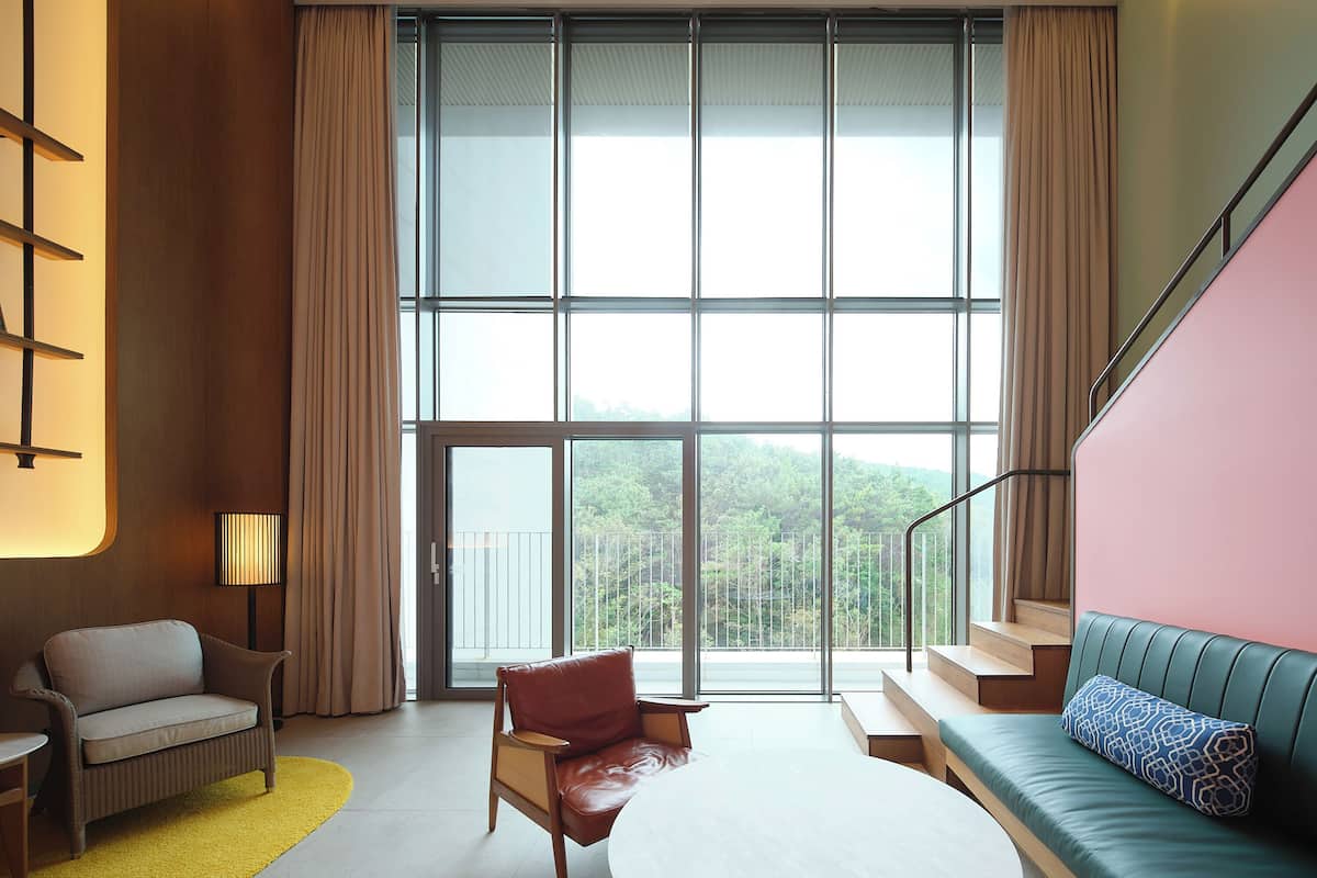 1 bedroom, premium bedding, down comforters, minibar
