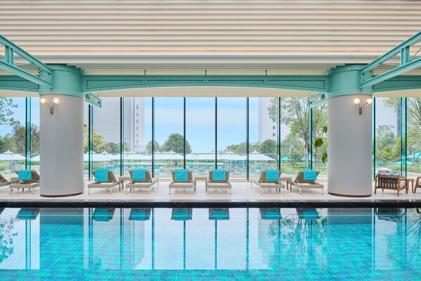 En säsongsöppen utomhuspool