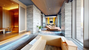 고급 침구, 오리/거위털 이불, 미니바, 책상