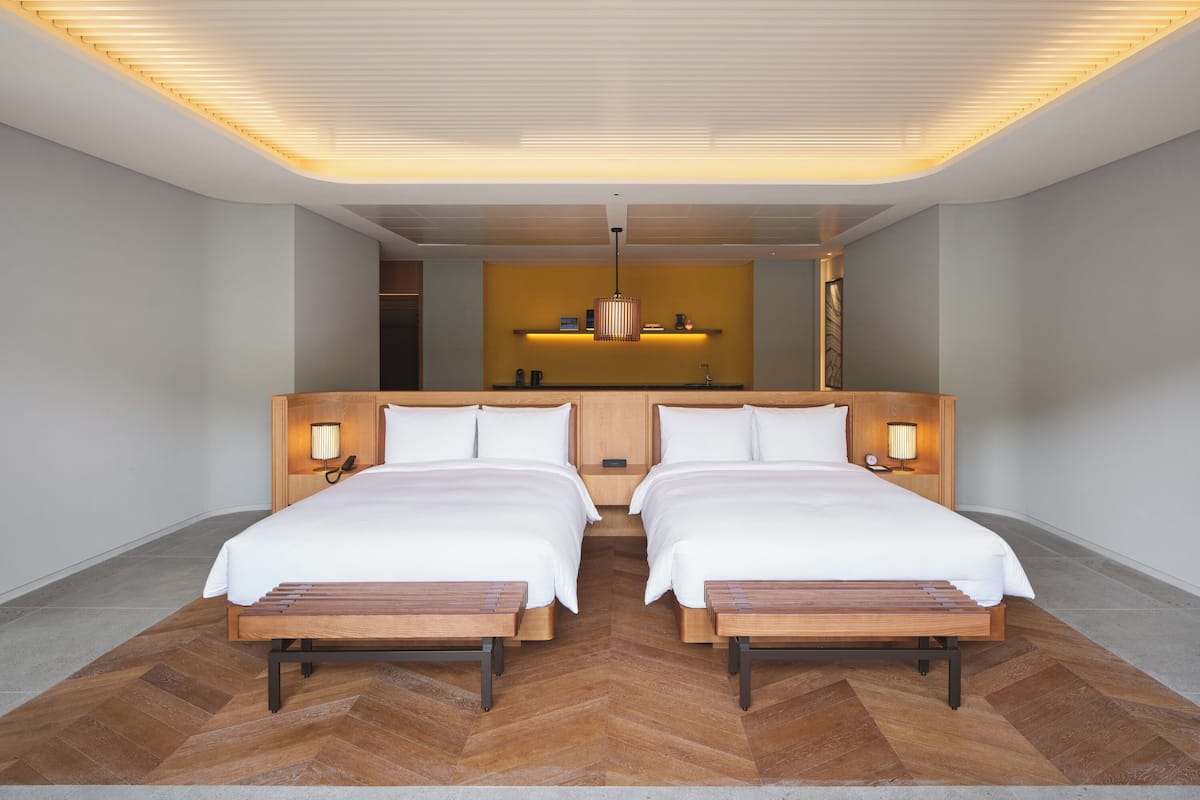 Premium bedding, down comforters, minibar, desk
