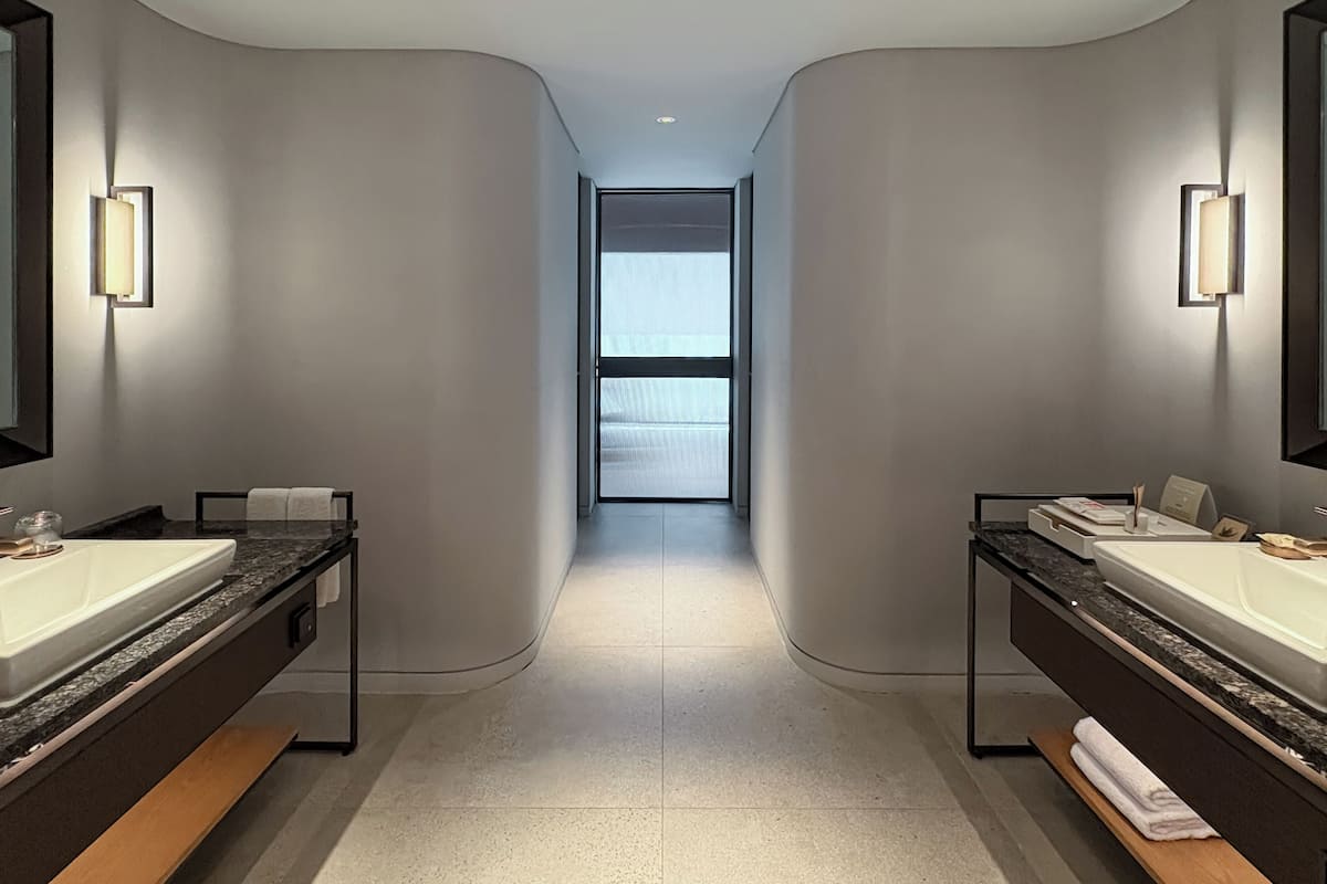 Hochwertige Bettwaren, Daunenbettdecken, Minibar, Schreibtisch