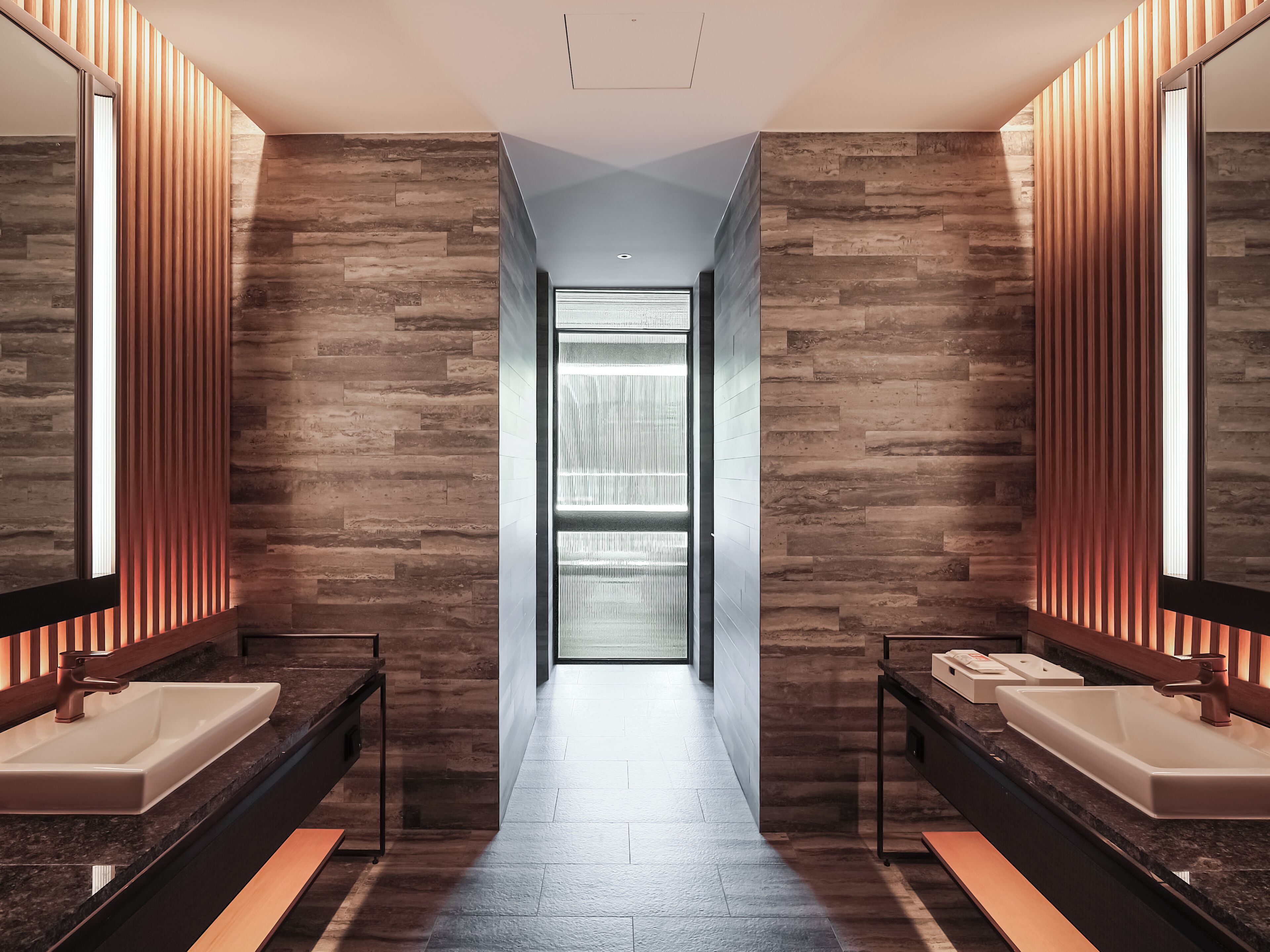 Premium bedding, down duvets, minibar, desk