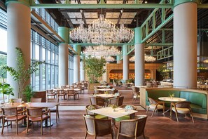 Bữa sáng buffet hàng ngày với phụ phí nhỏ 