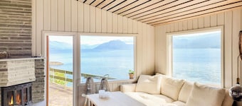 Amazing home in Tørvikbygd with WiFi