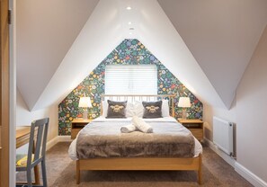 3 bedrooms, iron/ironing board, bed sheets - Smugglers Mews With Free Parking By My Getaways (Brighton)