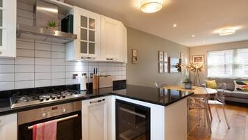Microwave, oven, mesin pencuci piring, dan peralatan masak/sendok-piring
