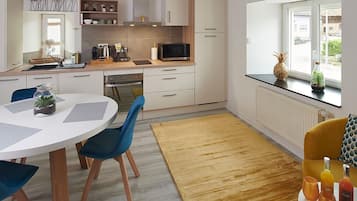 Frigorifero, microonde, forno, lavastoviglie