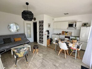 TV - Charming 2-Room Apartment Near Cabourg Center with Balcony and Parking (Cabourg)