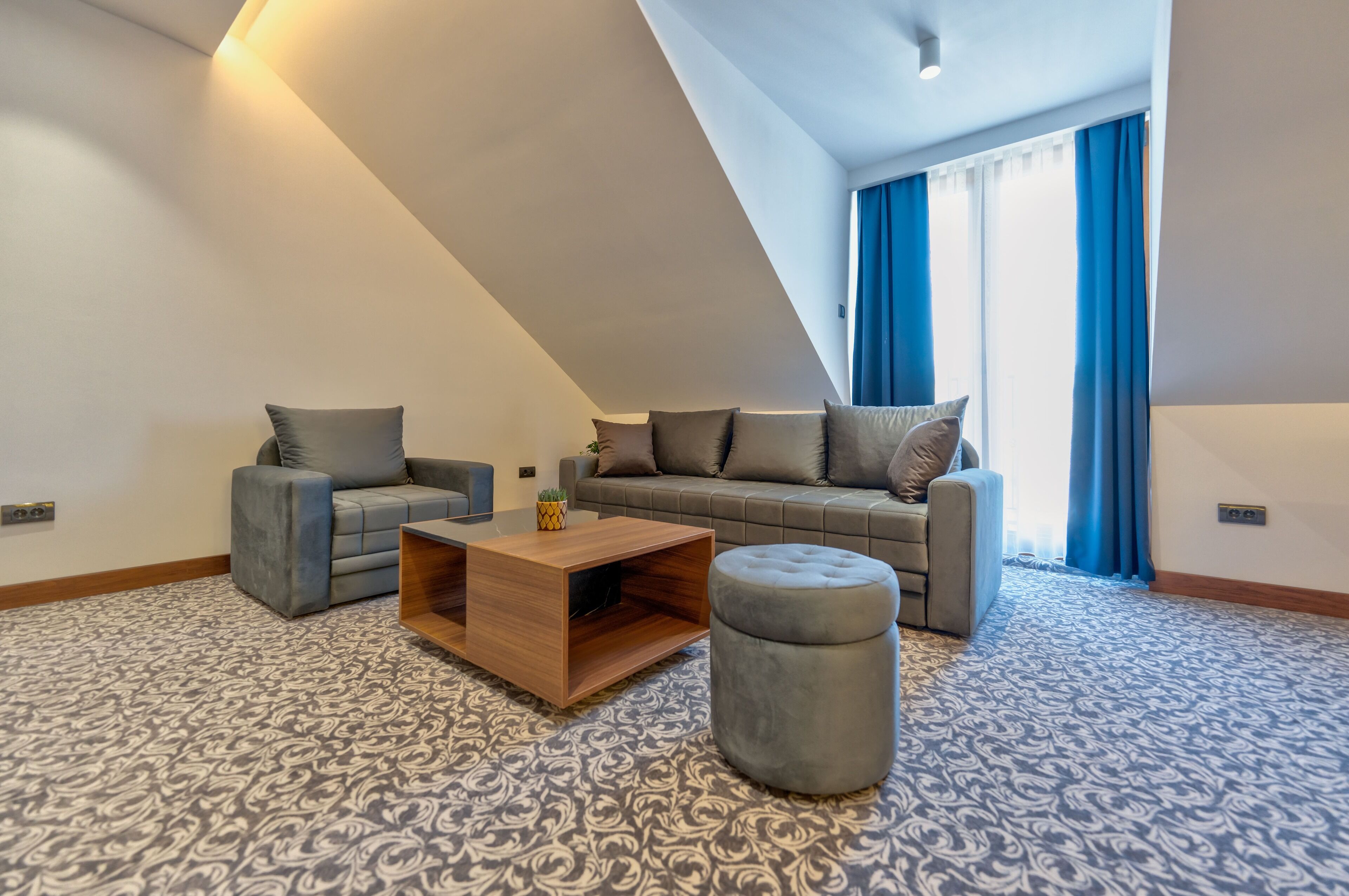 Panoramic Apartment | Living area | 40-inch flat-screen TV with cable channels, TV