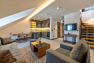 Panoramic Apartment | Living area | 40-inch flat-screen TV with cable channels, TV