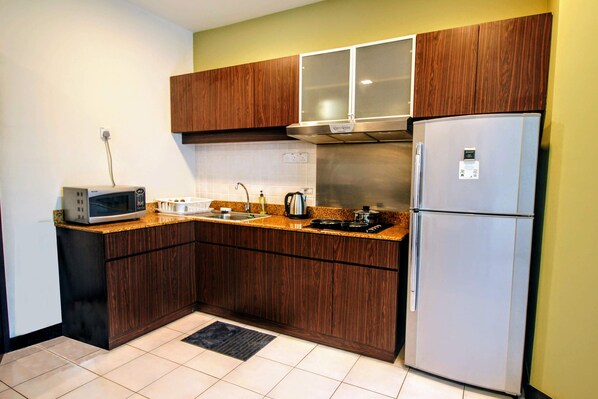 冷蔵庫、電子レンジ、コンロ、食器洗い機