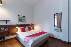 Escritorio, cortinas blackout, wifi gratis y ropa de cama 