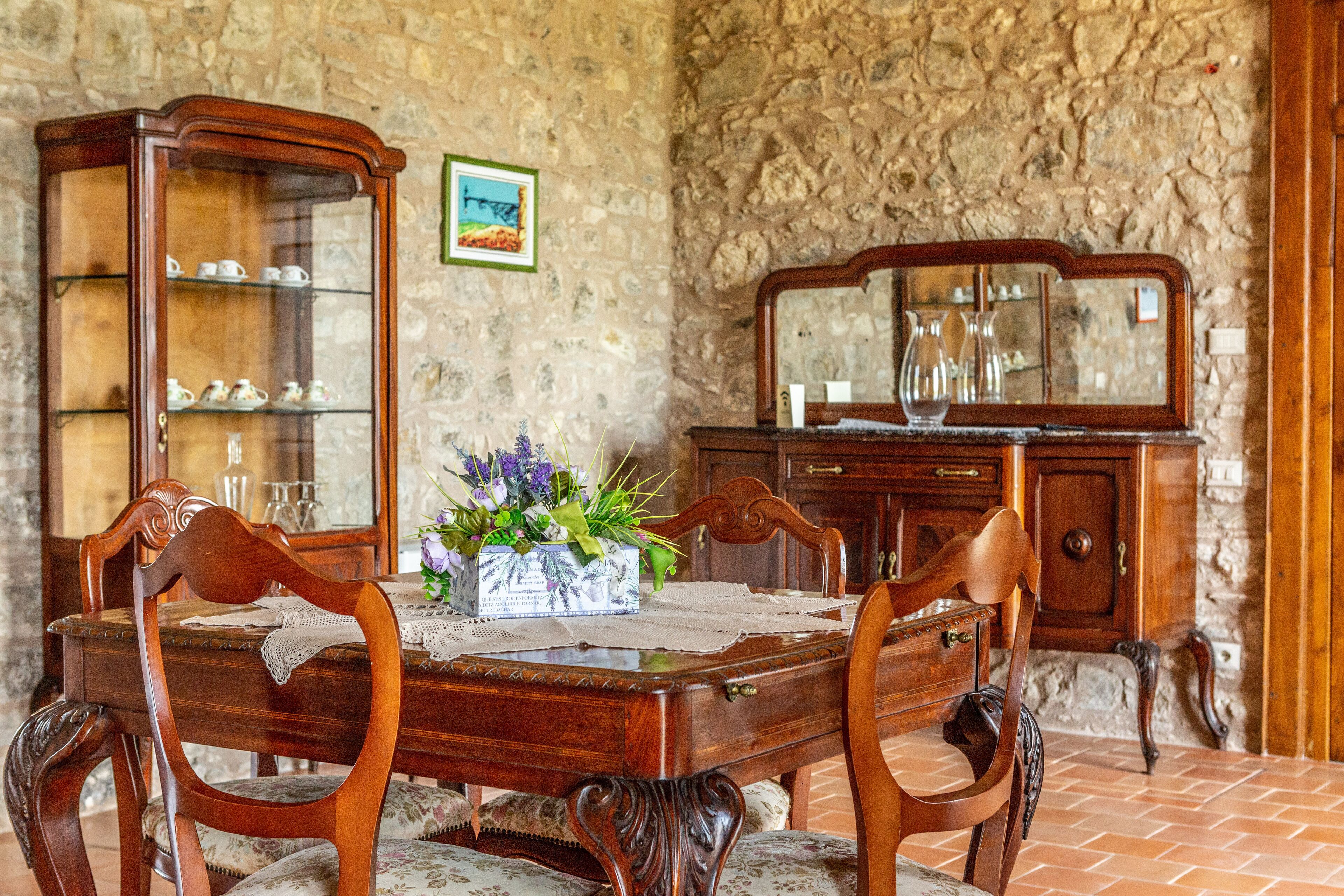 Frokost med lokale retter er inkludert hver dag