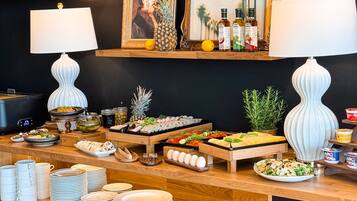 Daily buffet breakfast (PLN 50 per person)