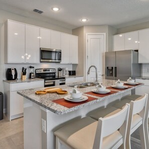 5 bedrooms - Super Spacious Villa With Private Pool and Themed Bedrooms (Kissimmee)