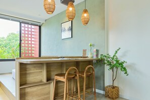 Kin Inspired 2 (Bathtub) | Ropa de cama de alta calidad, colchones Select Comfort, minibar