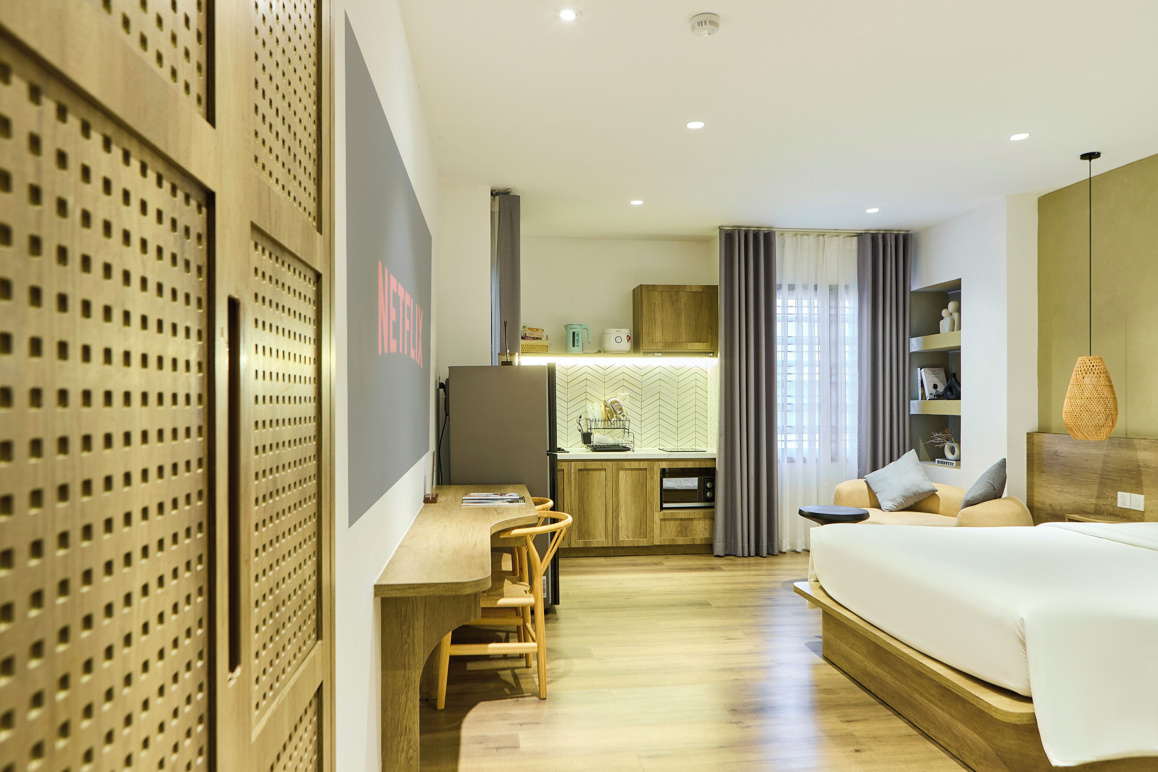 Super Standard Style 01 | Premium bedding, Select Comfort beds, minibar, blackout drapes