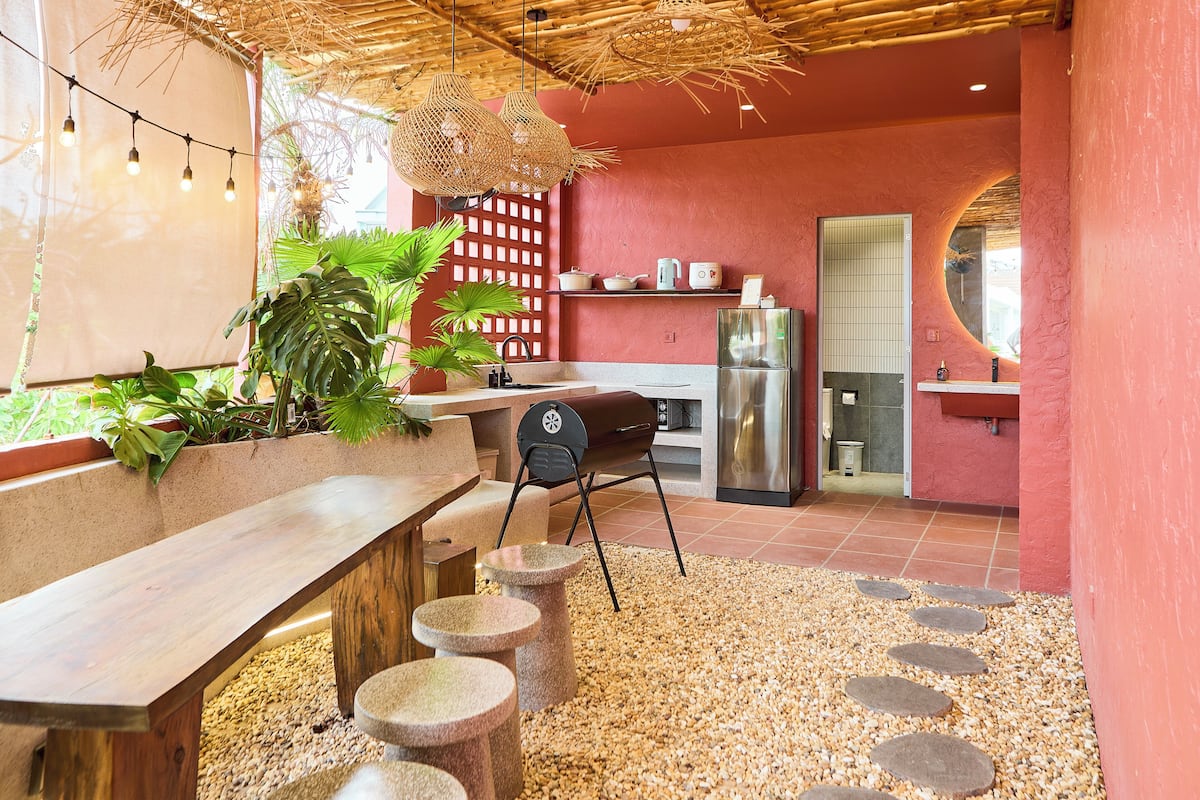 Habitación familiar, vistas a la ciudad | Cocina básica privada | Frigorífico, microondas, placa de cocina y arrocera