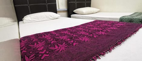 Twin Room | Free WiFi, bed sheets