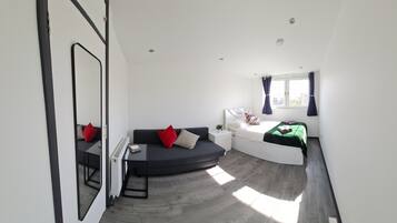 3 slaapkamers, een kluis op de kamer, een strijkplank/strijkijzer