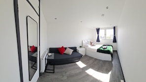 3 chambres, coffres-forts dans les chambres, fer et planche Ă repasser