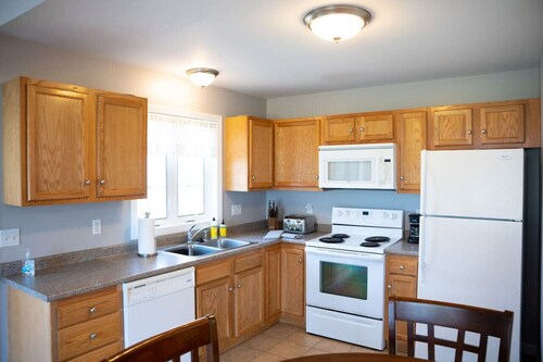 #2  *Beautiful 1 BR Apartment - Central CT*