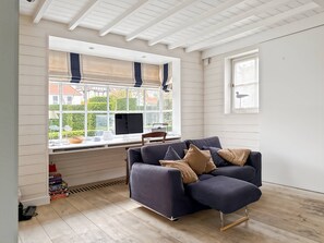 Casa, 5 quartos, sacada, vista para o jardim | Área de estar