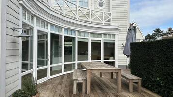 House, 5 Bedrooms, Balcony, Garden View | Terrace/patio