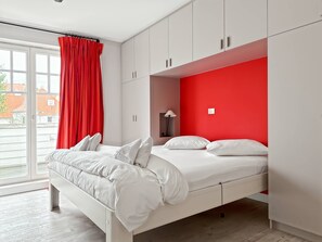 House, 5 Bedrooms, Balcony, Garden View