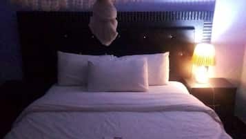 Basic Double Room, 1 Double Bed | Soundproofing, iron/ironing board, free WiFi, bed sheets
