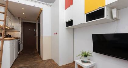 Functional Studio in Praga | Close to Metro | Desk