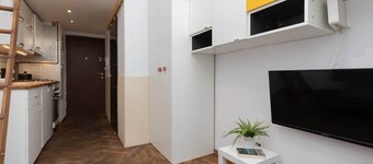 Functional Studio in Praga | Close to Metro | Desk