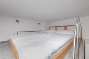 熨斗/熨衫板、Wi-Fi、床單