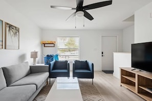 TV, offices - Charming Townhouse Near Indialantic Beach (Indialantic)