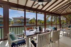 Outdoor dining - Casa de las Brisas with Large Communal Pool (Kralendijk)