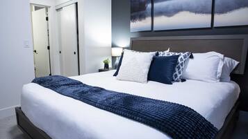 2 bedrooms, desk, iron/ironing board, WiFi