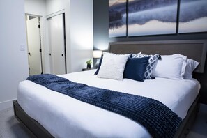 2 bedrooms, desk, iron/ironing board, WiFi