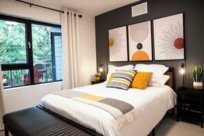 2 bedrooms, desk, iron/ironing board, WiFi